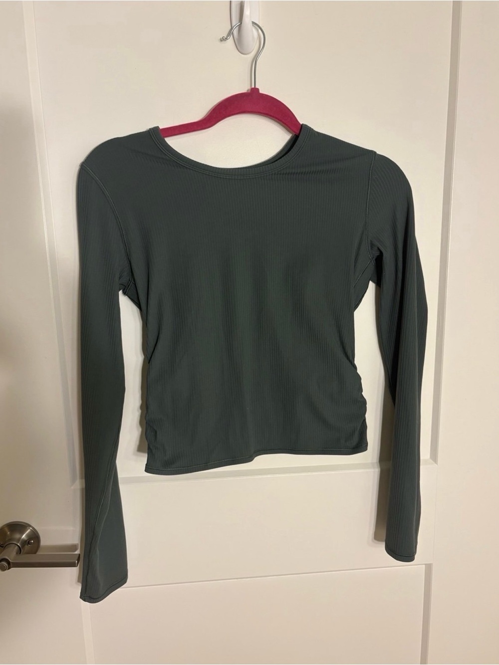 lululemon athletica Women's Long Sleeve Ribbed Crop Top in Dark Green - Picture 2 of 3